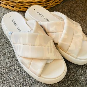 Brand New Toms Crossover Slides